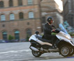 Официальные фото итальянского гибрида Piaggio MP3 Hybrid